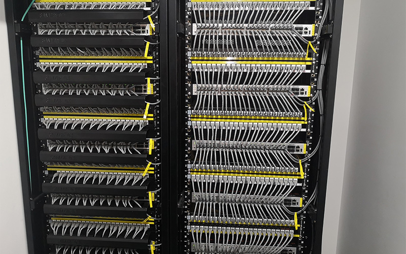 萬拓科技-弱電機房建設-部分機櫃布線